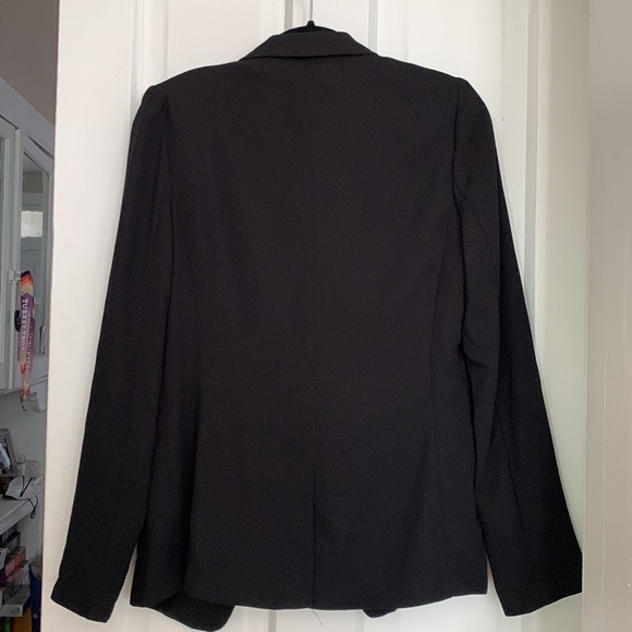 LC Lauren Conrad black blazer. Size 6 - Picture 2 of 2
